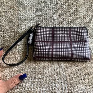 Mini wristlet